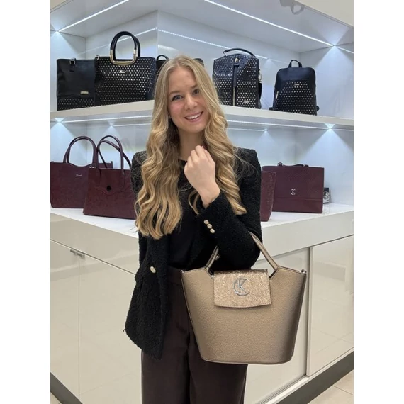 Karen Elwina 9420 bronz virág női kézitáska - lifestyle, kézben