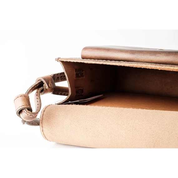 Blázek és Anni bőr oldal és vadásztáska, telefon és tolltartó rekesszel 29,5*32 cm - Barna